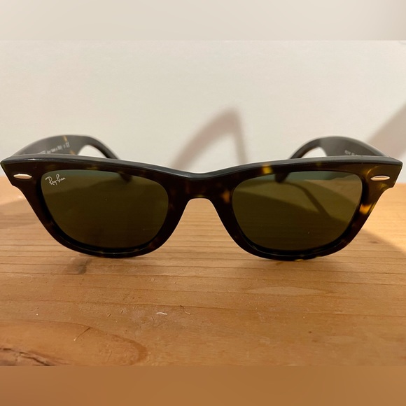 Ray-Ban Accessories - Great condition Original Wayfarer Classic in Polished Tortoise (dark lens).